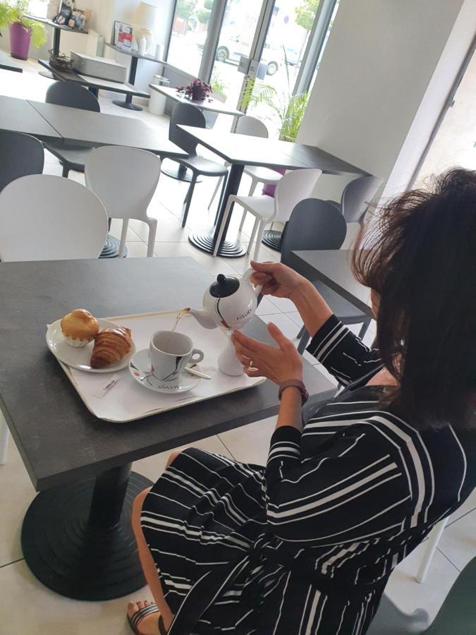 Brit Hotel Confort Nevers Centre Gare 外观 照片